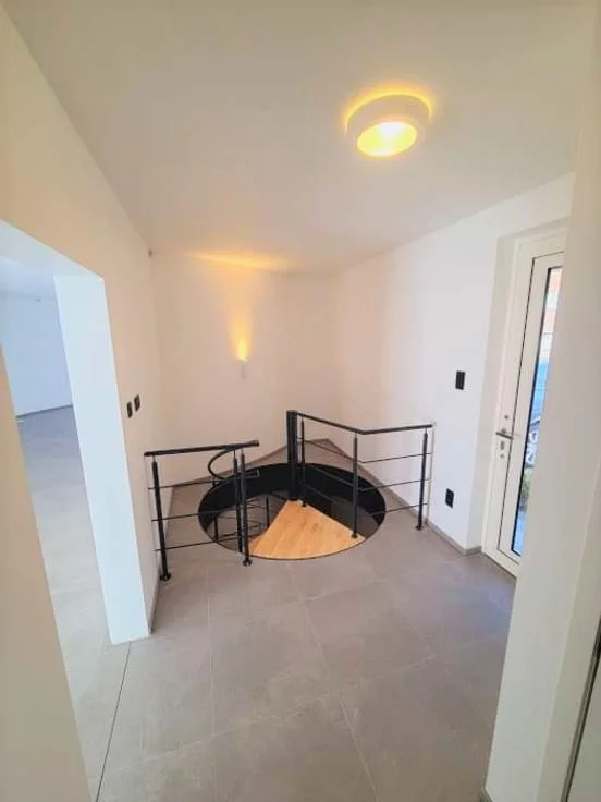 Bright Townhouse with Balcony, Kijitonyama