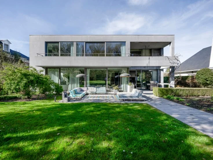 Quiet House in Rau