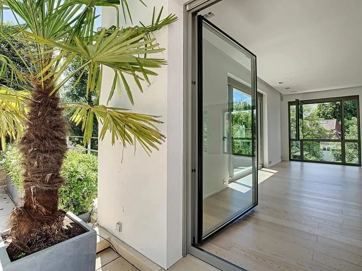 Bright Duplex with Balcony, Iyunga